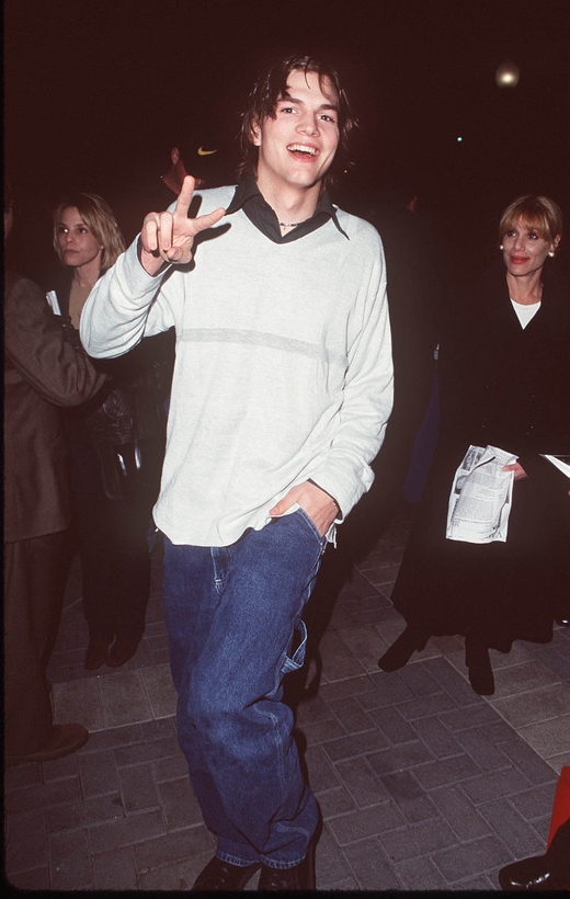 
	
	Ashton Kutcher - năm 1999